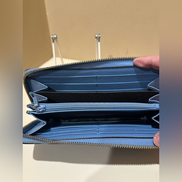 GUCCI
Calfskin New Flora Bamboo Zip
Around Long Wallet Azure - Picture 8 of 14